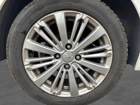 208 Allure 2015 occasion 69730 Genay