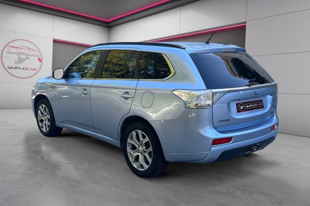 Outlander PHEV TWIN MOTOR INVITE 4WD 2014 occasion 13600 La Ciotat