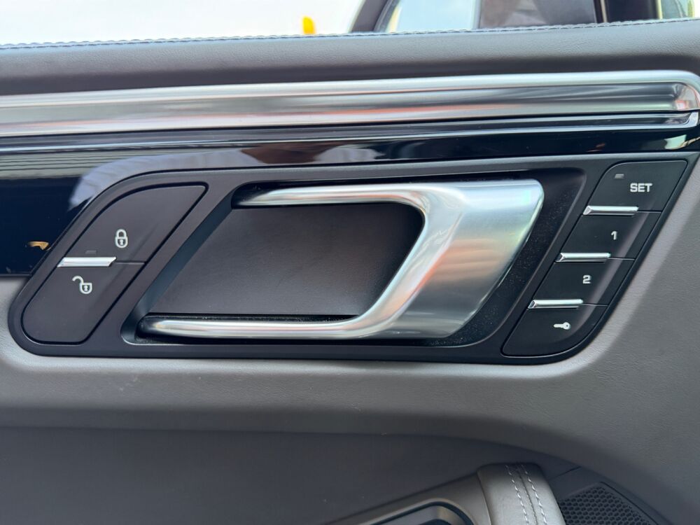 Macan 3.6 400 TURBO 2014 occasion 83210 La Farl&egrave;de