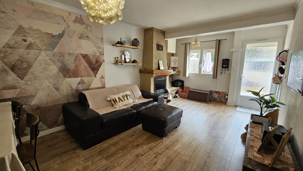 Gignac-la-Nerthe, Maison de village T4 rénovée de 85 m2 avec cour et balcon.