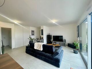  Appartement à louer 3 pièces 77 m²