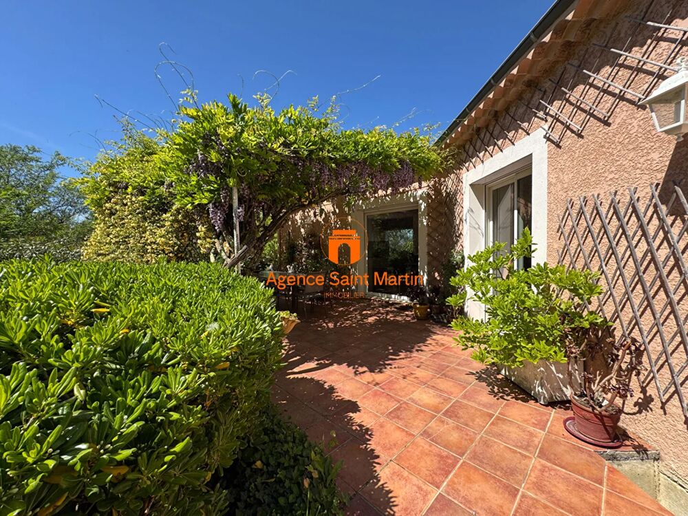 Belle Maison sur un Magnifique terrain de 3 225 m² arboré avec piscine