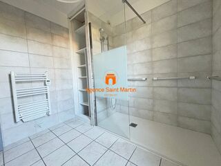  Appartement à louer 4 pièces 127 m²