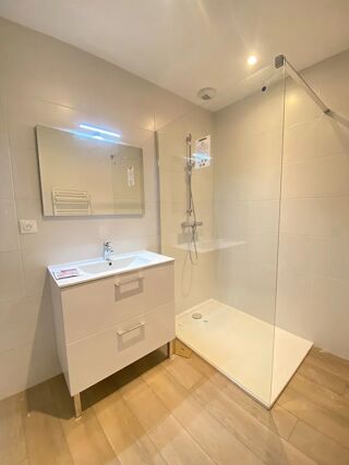  Appartement à louer 2 pièces 54 m²