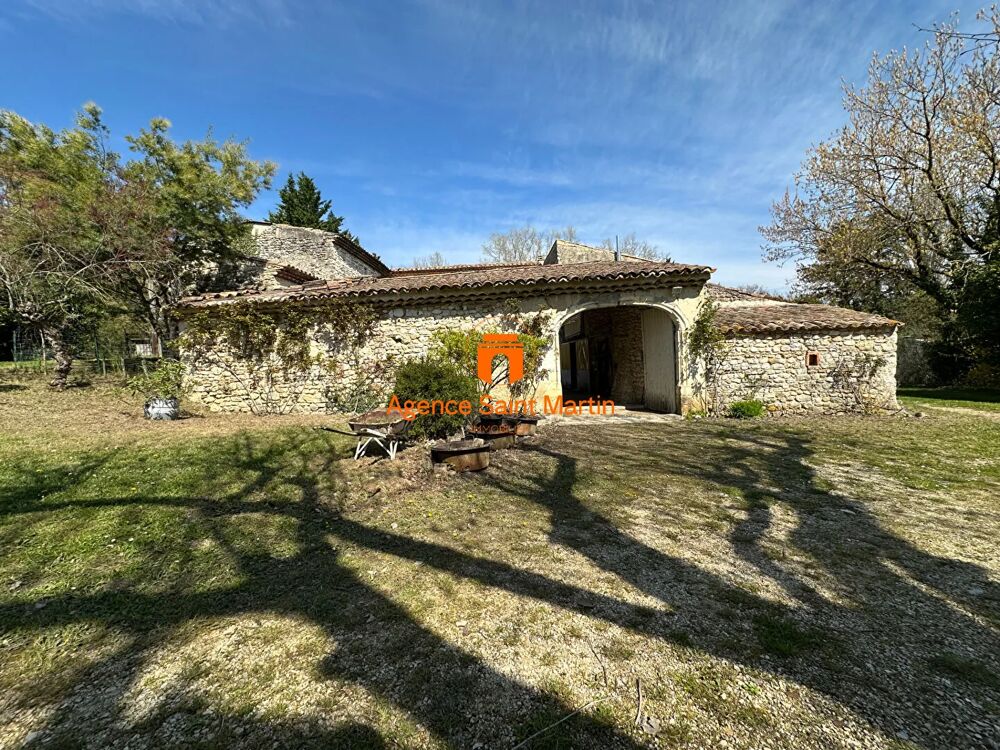 Vente Maison Belle Batisse en Pierre avec de Nombreuses Dépendances La laupie