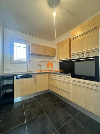  Appartement à louer 3 pièces 83 m²