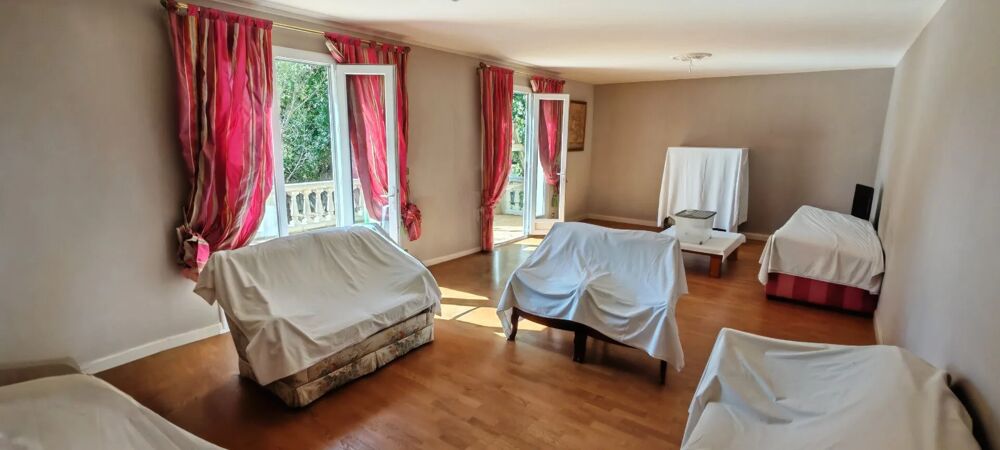 EN EXCLUSIVITÉ ! Maison familiale avec vue dominante, piscine et terrain constructible