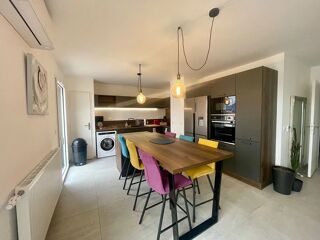  Appartement à louer 3 pièces 77 m²
