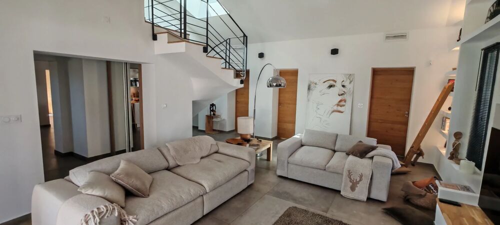 Vente Maison À quelques minutes de Montélimar ? Superbe villa de plain-pied rénovée avec parc arboré et jacuzzi Montélimar
