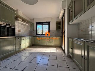  Appartement à louer 4 pièces 127 m²