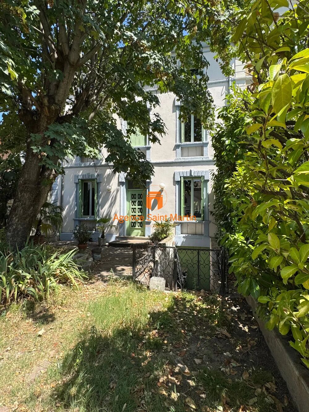 Maison de caractère des années 1930 avec piscine et grand terrain