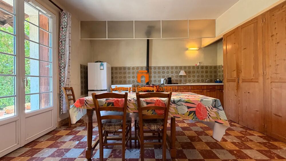 Belle Batisse en Pierre avec de Nombreuses Dépendances