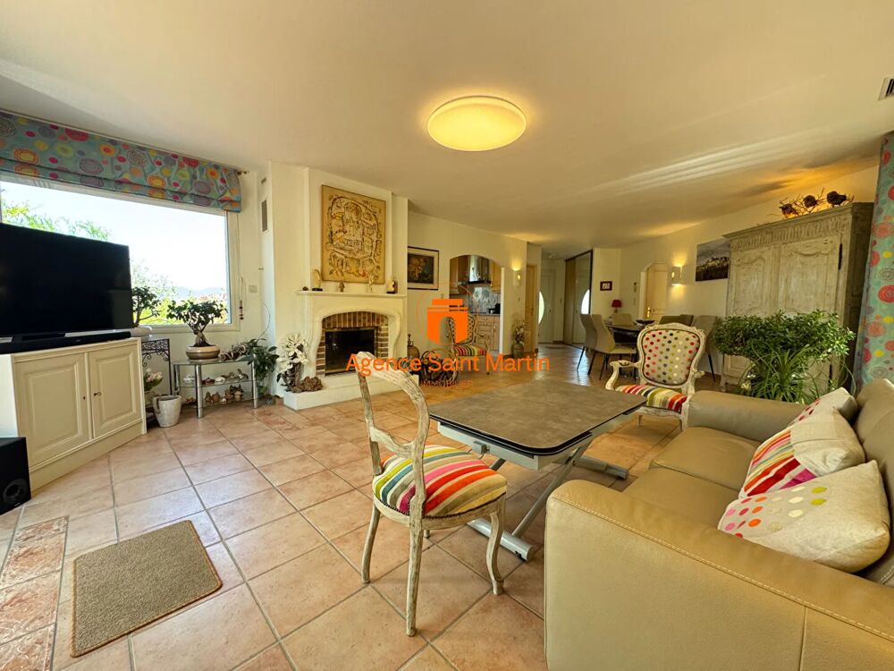 Belle Maison sur un Magnifique terrain de 3 225 m² arboré avec piscine