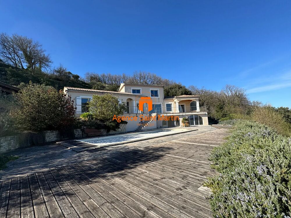 Maison 185 m² habitables sur plus de 14 000 m² de terrain avec piscine en Ardèche