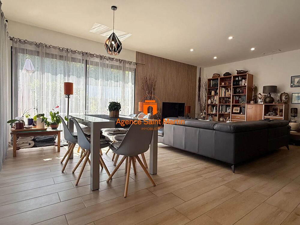Maison de Plain Pied 135 m2, 4 Chambres, Piscine et Garage