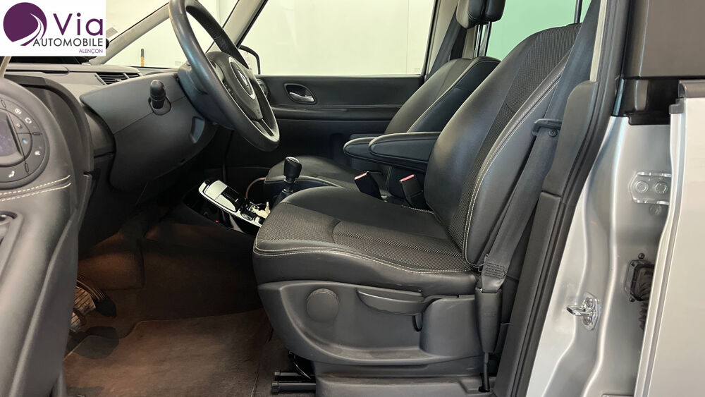 Grand Espace 2.0 dCi 150 FAP Alyum / 7 PLACES / 7 SI&Egrave;GES 2011 occasion 61000 ALENCON
