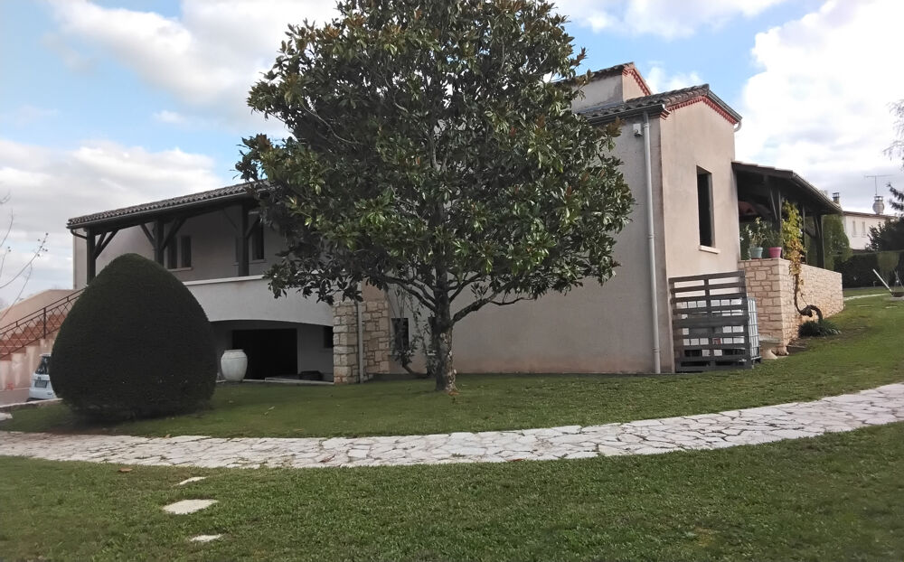 GRANDE MAISON SEMI ENTERREE