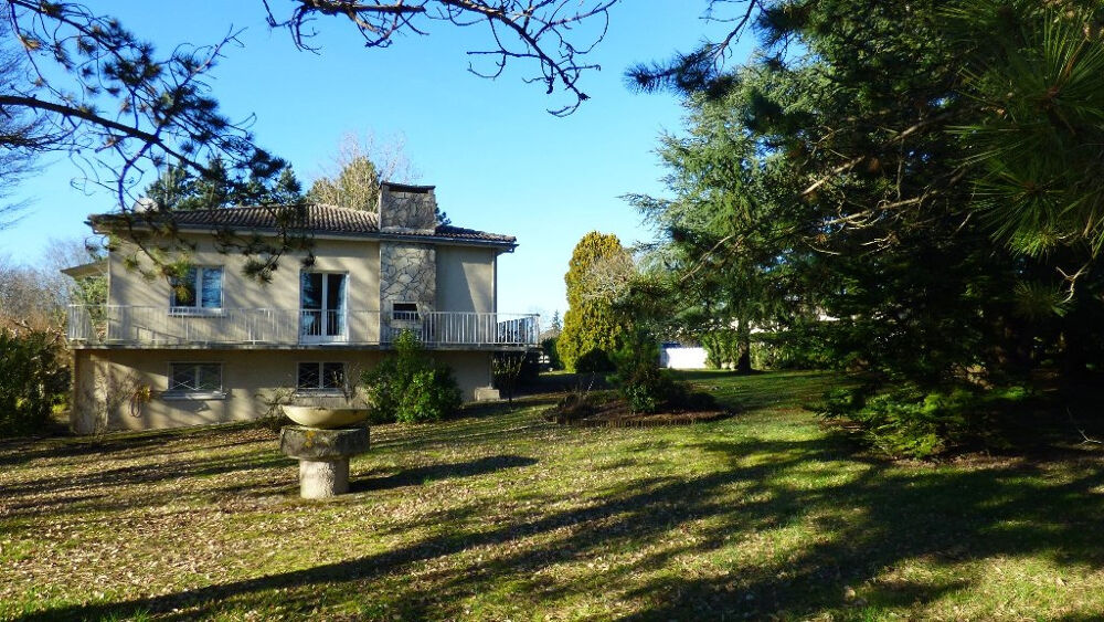 Charmante Maison sur Sous-Sol à Cancon : Votre Havre de Paix avec un parc magnifique!