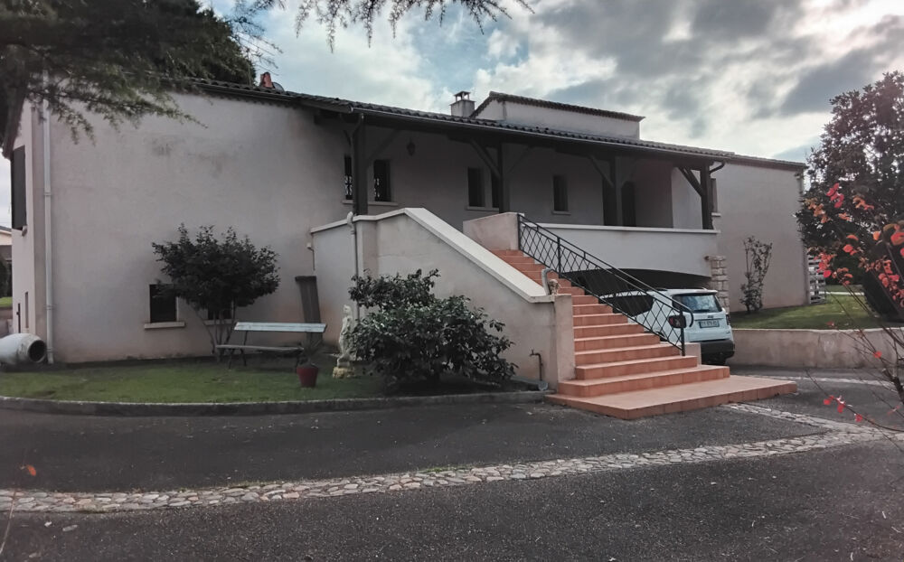 GRANDE MAISON SEMI ENTERREE