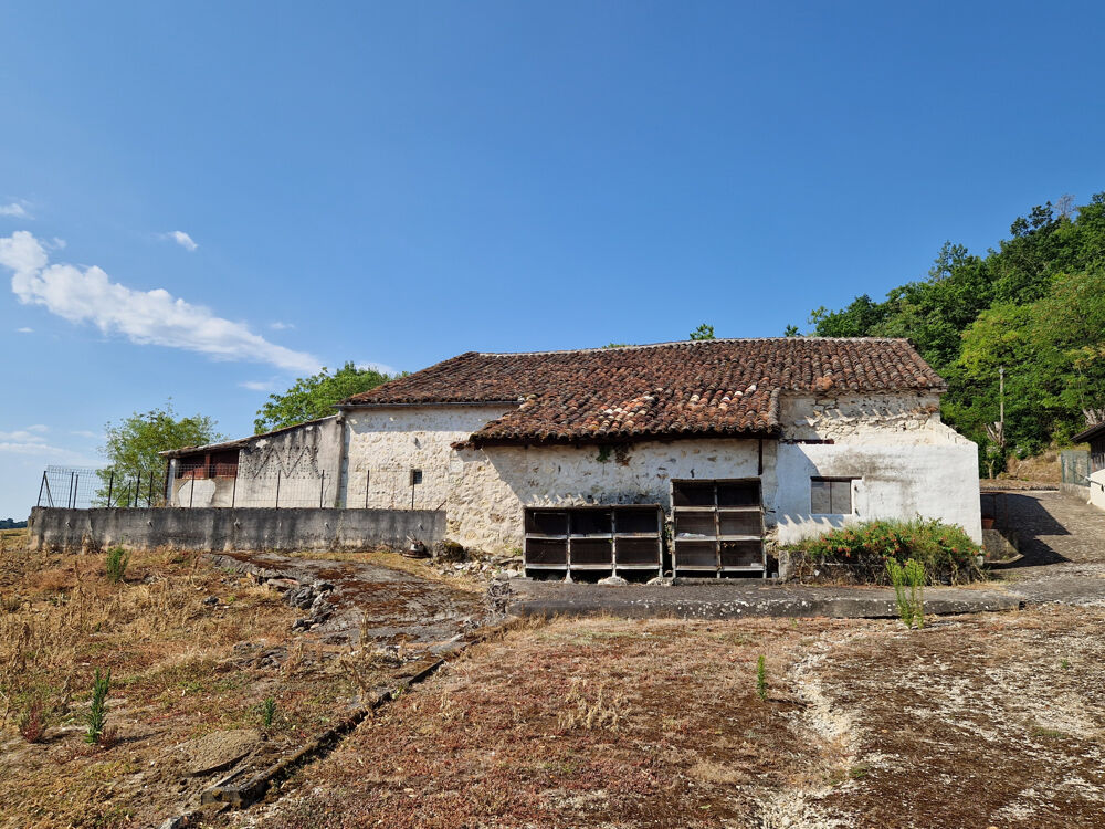 Vente Ferme Sur les hauteurs d'Hautefage, vue MAGNIFIQUE. Ensemble immobilier Maison-Grange-Longère en pierre à rénover. Hautefage la tour