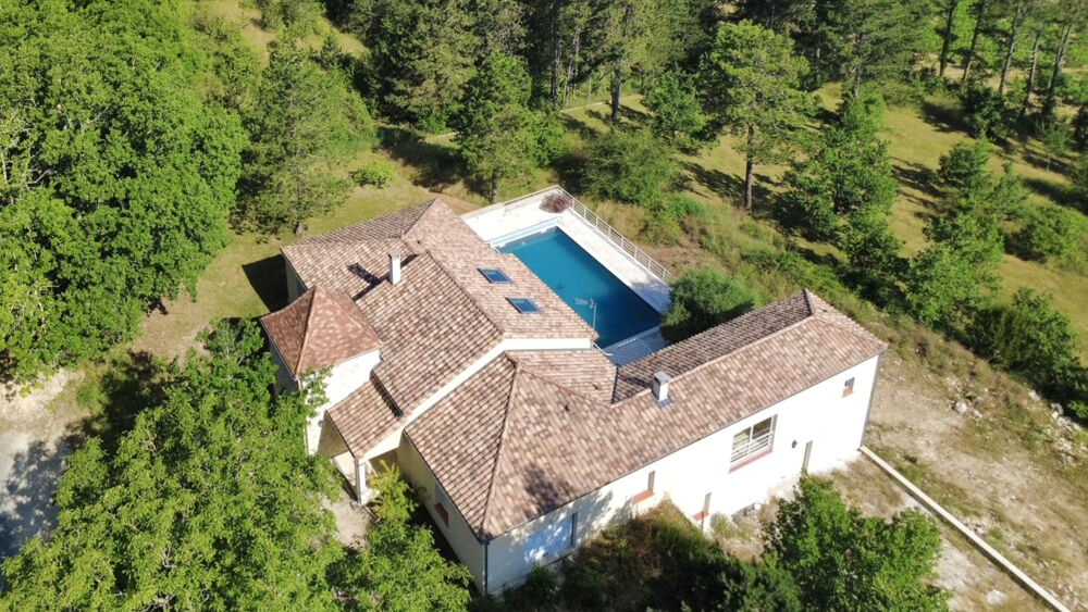 MAISON AVEC PISCINE ET VUE EXCEPTIONNELLE SUR LA CAMPAGNE