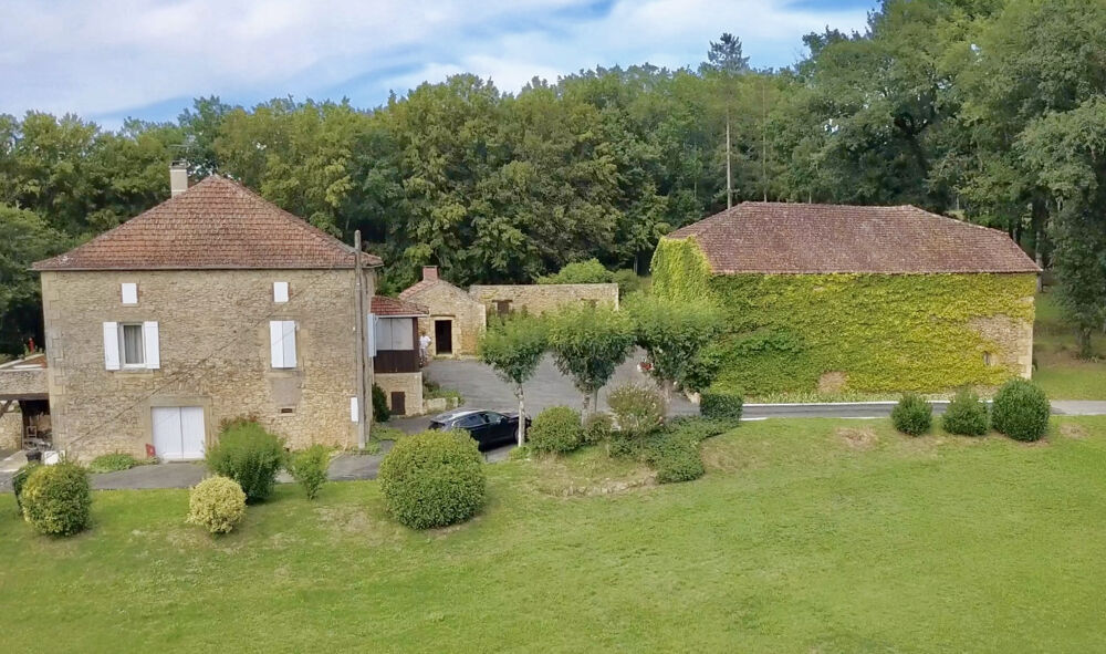 EXCLUSIVITÉ - PROPRIÉTÉ EN PIERRE DE 217 M2 HABITABLE AVEC GRANGE EN PIERRE DE 300 M2 SUR 9 HECTARES DE TERR