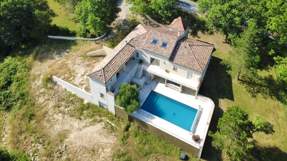MAISON AVEC PISCINE ET VUE EXCEPTIONNELLE SUR LA CAMPAGNE