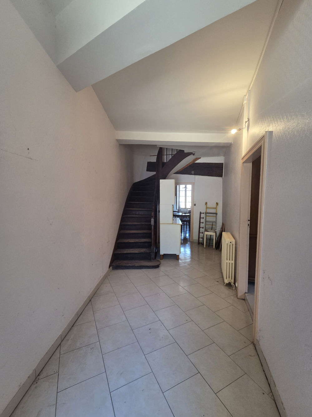 Maison de village en pierre avec fort potentiel