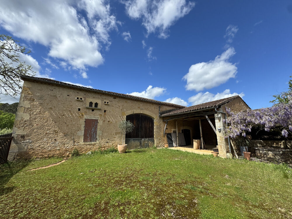 ANCIEN CORPS DE FERME AVEC ÉTANG ET SOURCE SUR 11 HECTARES