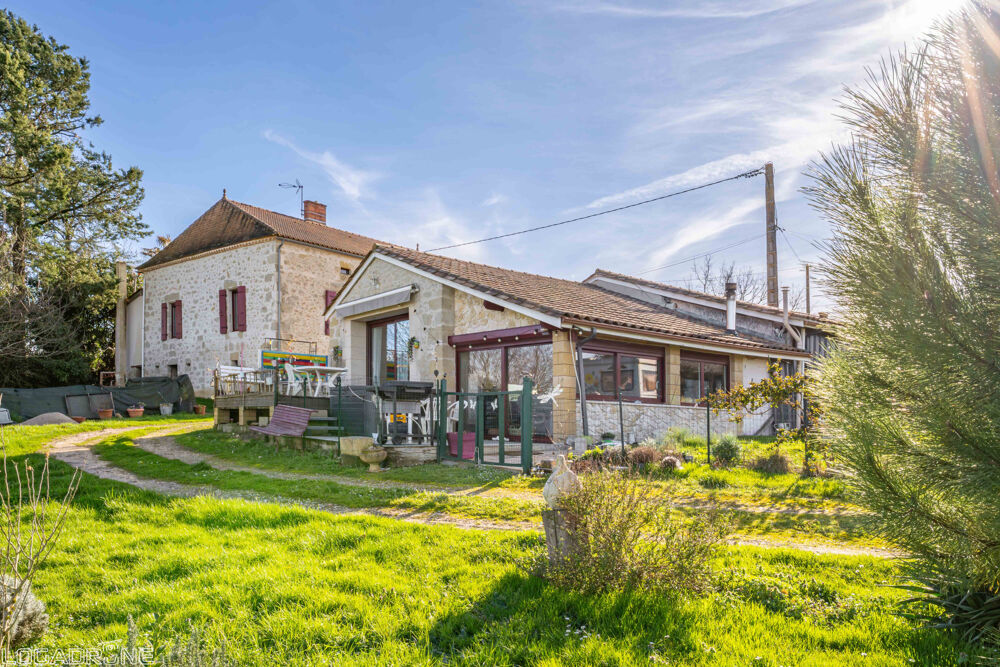 Ensemble avec deux habitations avec hangar sur un terrain de plus de 5 hectares
