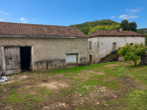   EXCLUSIVITÉ -ENSEMBLE EN PIERRE AVEC MAISON ET GRANGE. Maison - 1 pièce(s) - 100 m²