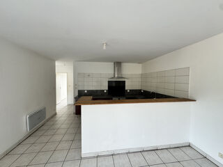  Appartement à louer 4 pièces 96 m²