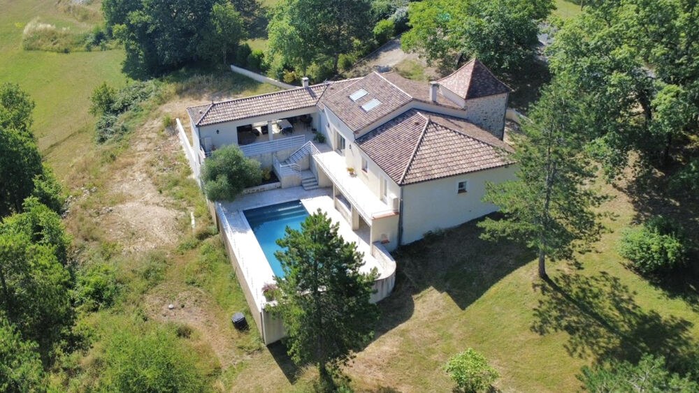 MAISON AVEC PISCINE ET VUE EXCEPTIONNELLE SUR LA CAMPAGNE