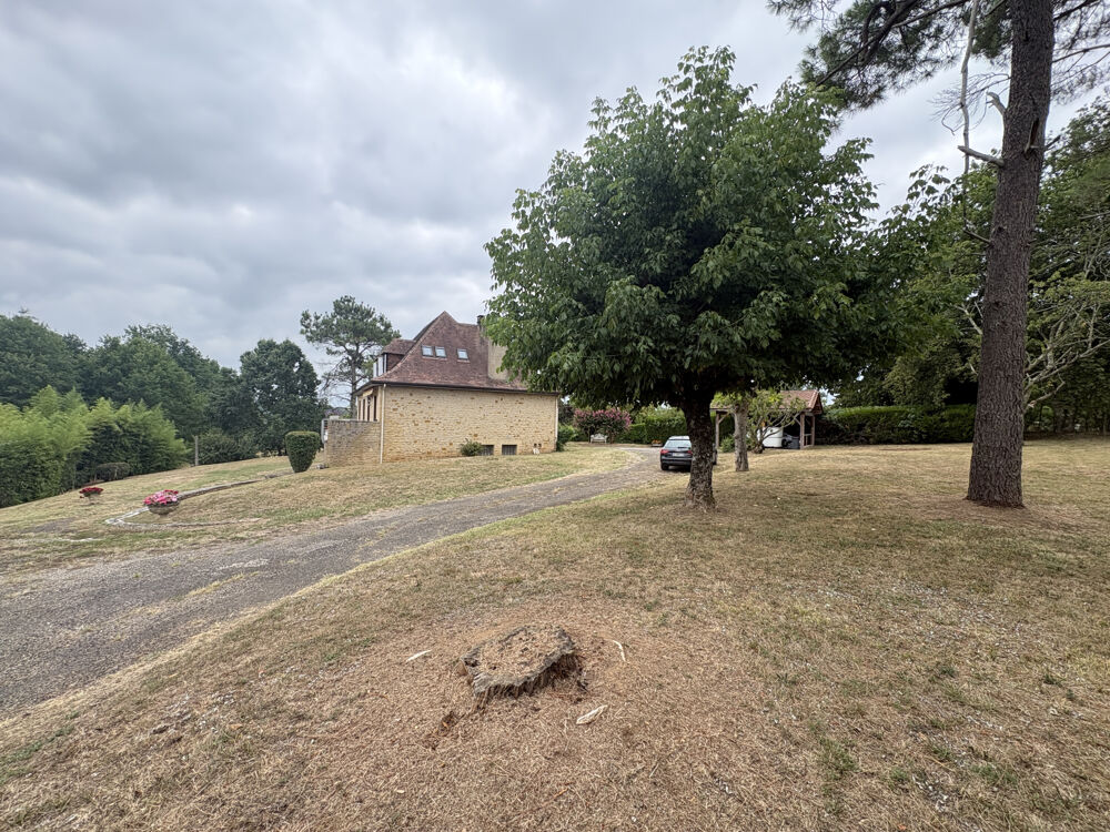 Maison de caractère avec appartement indépendant, 3 terrasses et parc arboré de 3 088 m2 Belvès