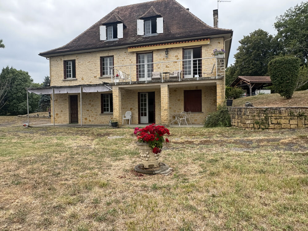 Maison de caractère avec appartement indépendant, 3 terrasses et parc arboré de 3 088 m2 Belvès