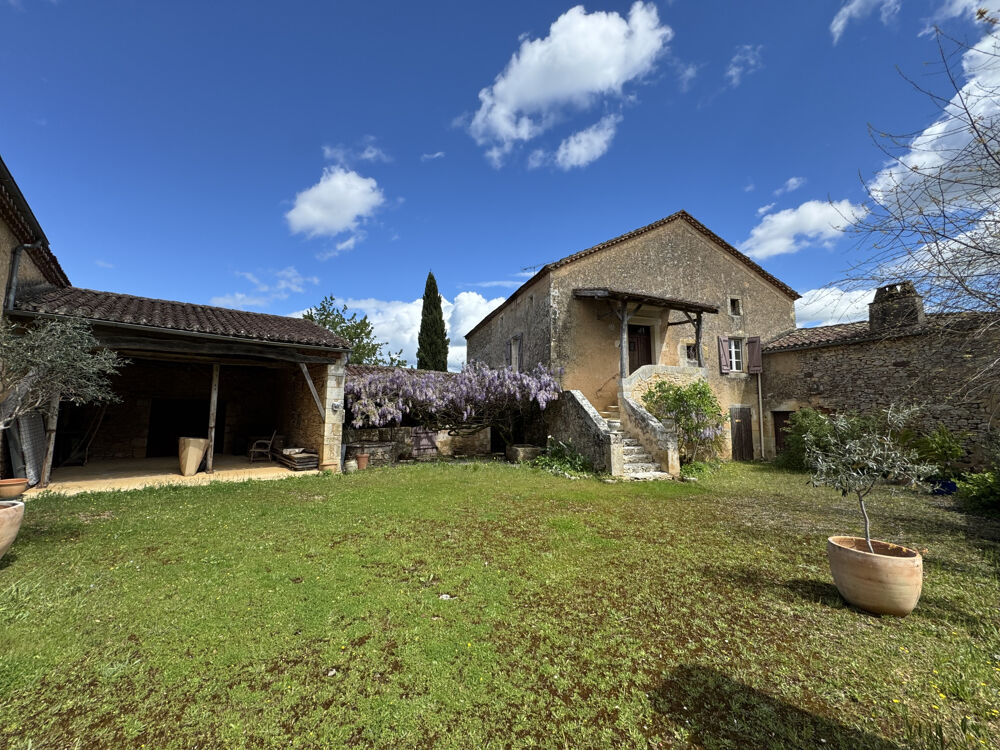 ANCIEN CORPS DE FERME AVEC ÉTANG ET SOURCE SUR 11 HECTARES