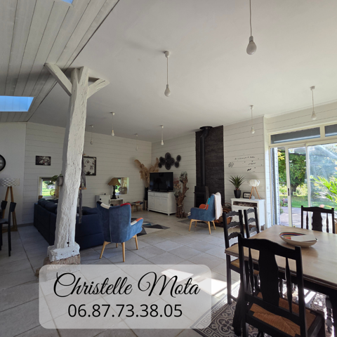   À VENDRE   Belle longère rénovée avec piscine et grand terrain arboré Propriété/château - 5 pièce(s) - 155 m²