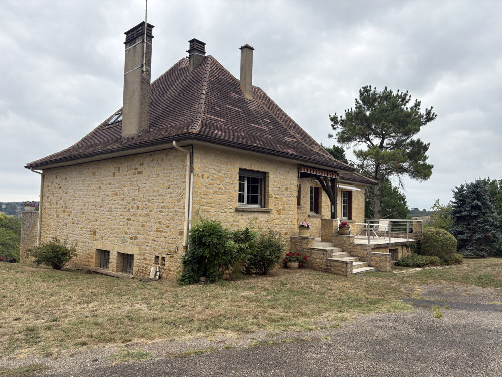 Maison de caractère avec appartement indépendant, 3 terrasses et parc arboré de 3 088 m2 Belvès