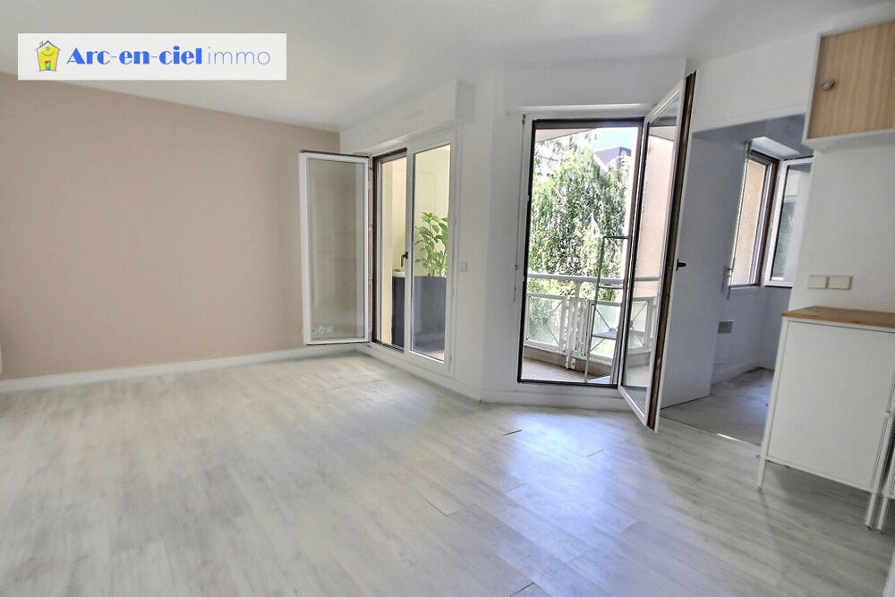 Vente Appartement Mairie Paris 11ème 2 pièces au calme Paris 11