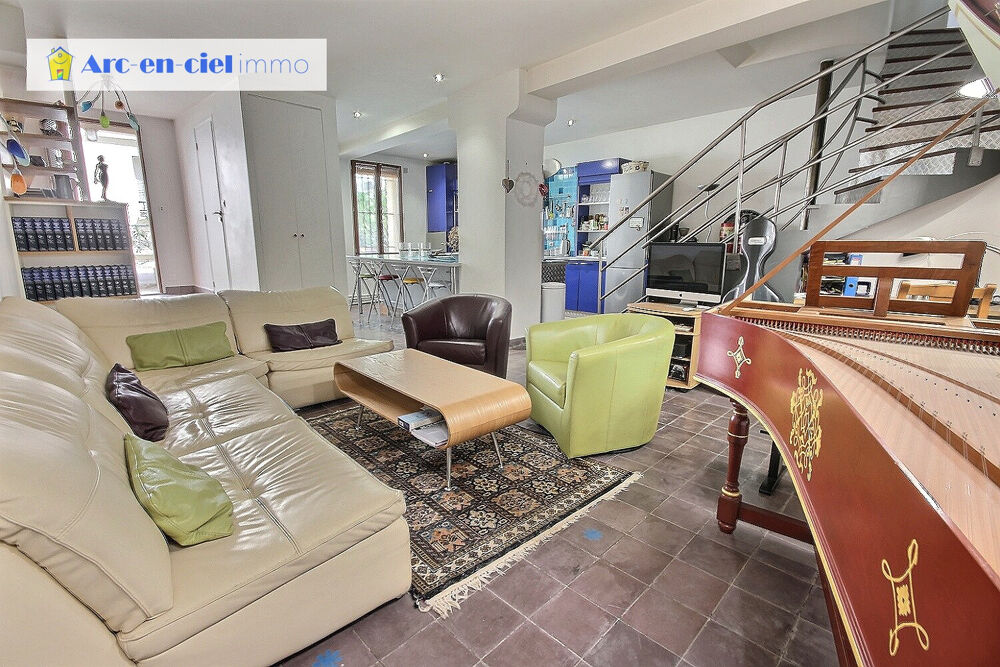 Appartement 4 pièces 117 m² · à Paris 10 · 117 m² · 949 000 €