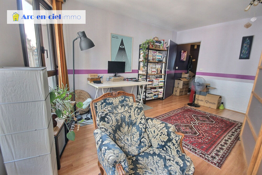 Vente Appartement Marché St Pierre pied de la Butte Montmartre Paris 18