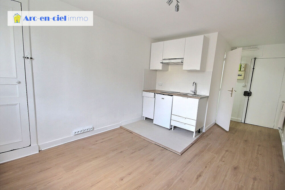 Studio 16 m2 Rue La Fayette Canal Saint Martin