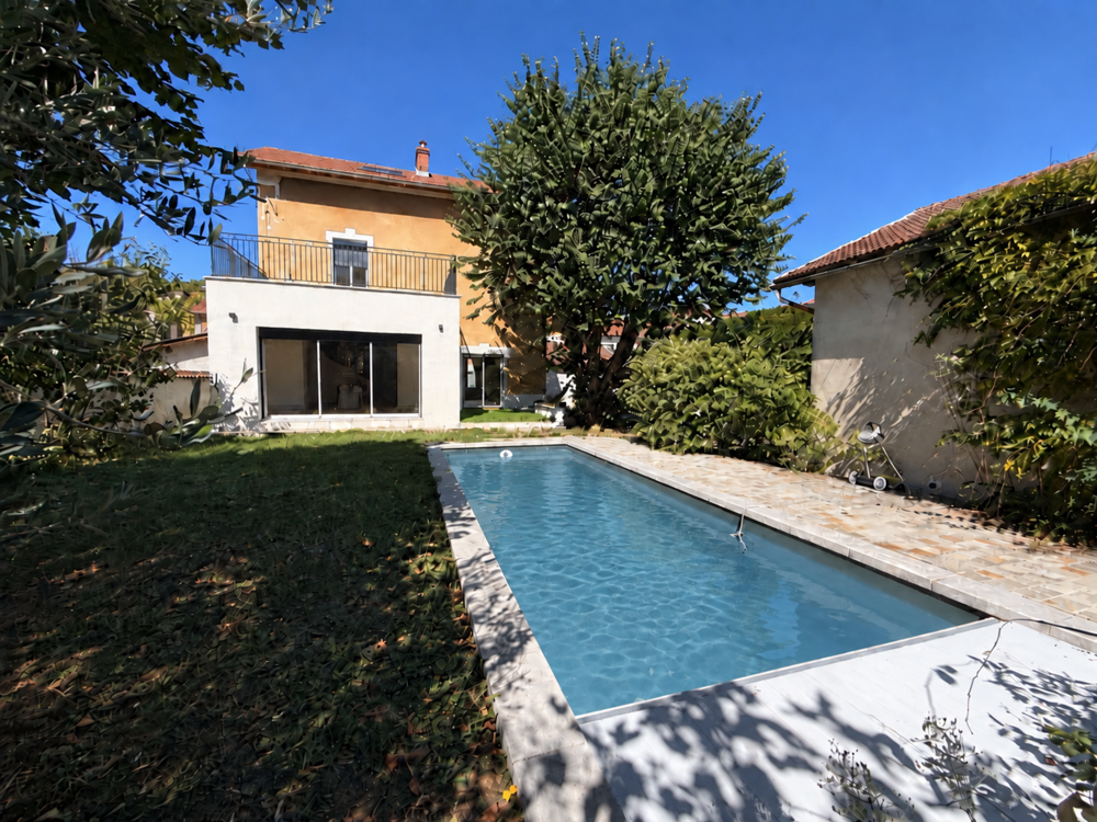 Vente Maison RARE MONTLUEL CENTRE. Maison Bourgeoise. 165m2 env. Jardin, Piscine, Garages Montluel