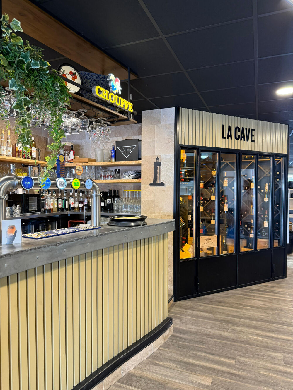   A VENDRE RESTAURANT EN ETAT NEUF CITE BALNEAIRE VENDEE 