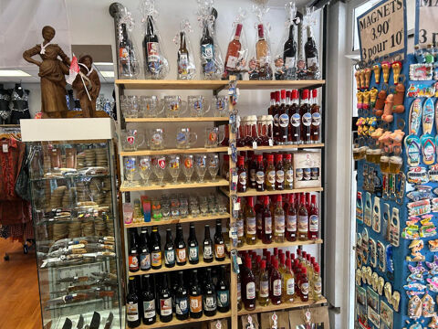   A VENDRE MAGASIN DE SOUVENIRS CADEAUX ET PRODUITS REGIONAUX 