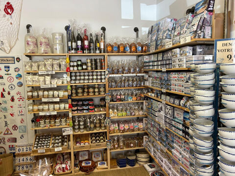 A VENDRE MAGASIN DE SOUVENIRS CADEAUX ET PRODUITS REGIONAUX 41000 85160 St jean de monts