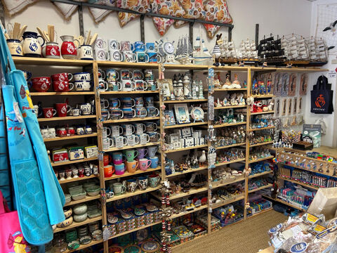   A VENDRE MAGASIN DE SOUVENIRS CADEAUX ET PRODUITS REGIONAUX 