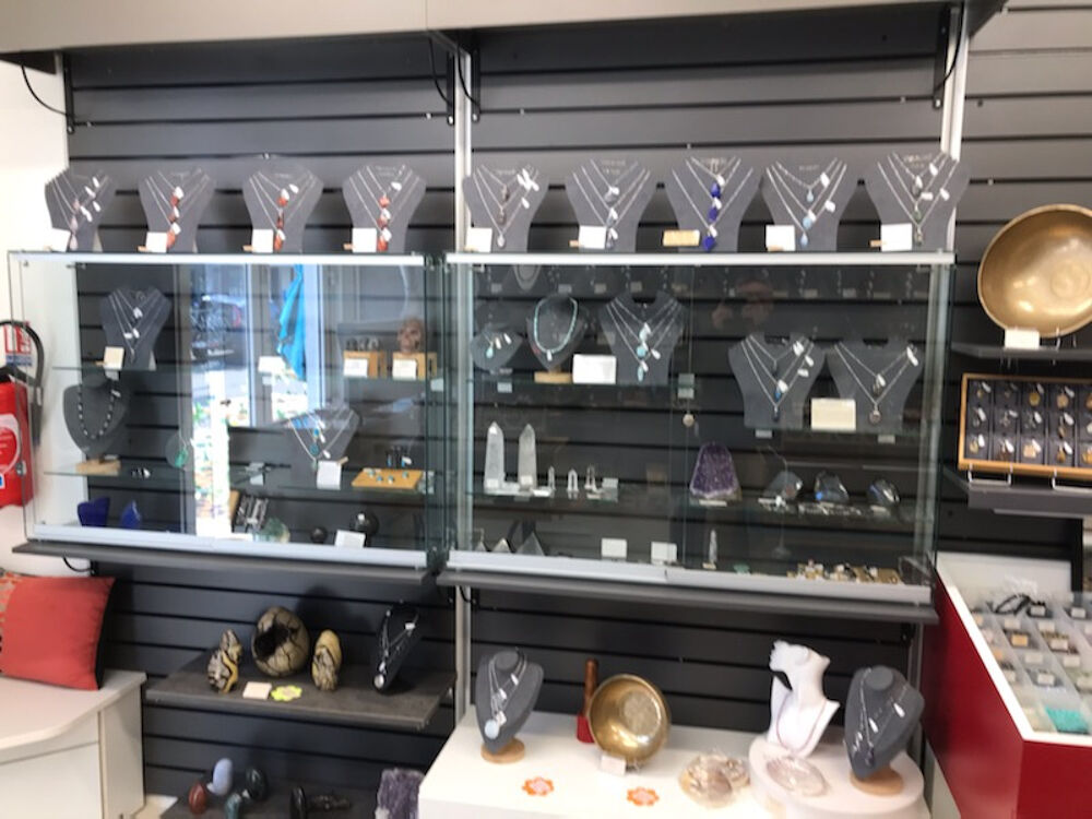   MAGASIN DEDIE A LA LYTHOTHERAPIE ET AU BIEN ETRE St hilaire de riez
