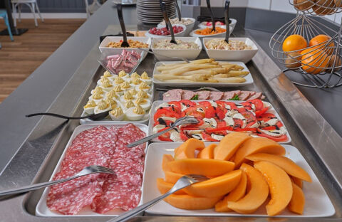   A VENDRE HOTEL RESTAURANT STATION BALNEAIRE VENDEE 