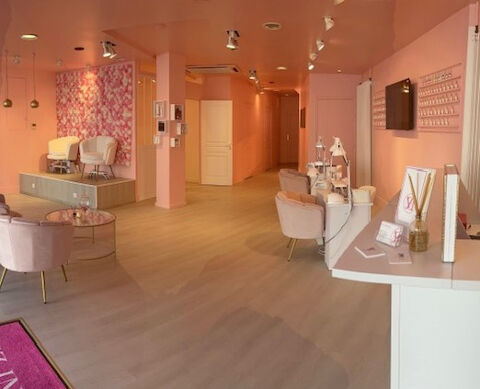 A VENDRE INSTITUT DE BEAUTE+LOGEMENT DE FONCTION CENTRE VILLE 77000 85300 Challans